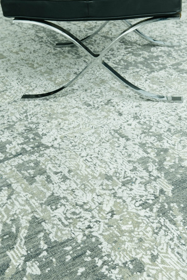 Modern Design Mezzo Collection Wool & Silk Embossed Rug Kalena - pure silk - styled in room setting