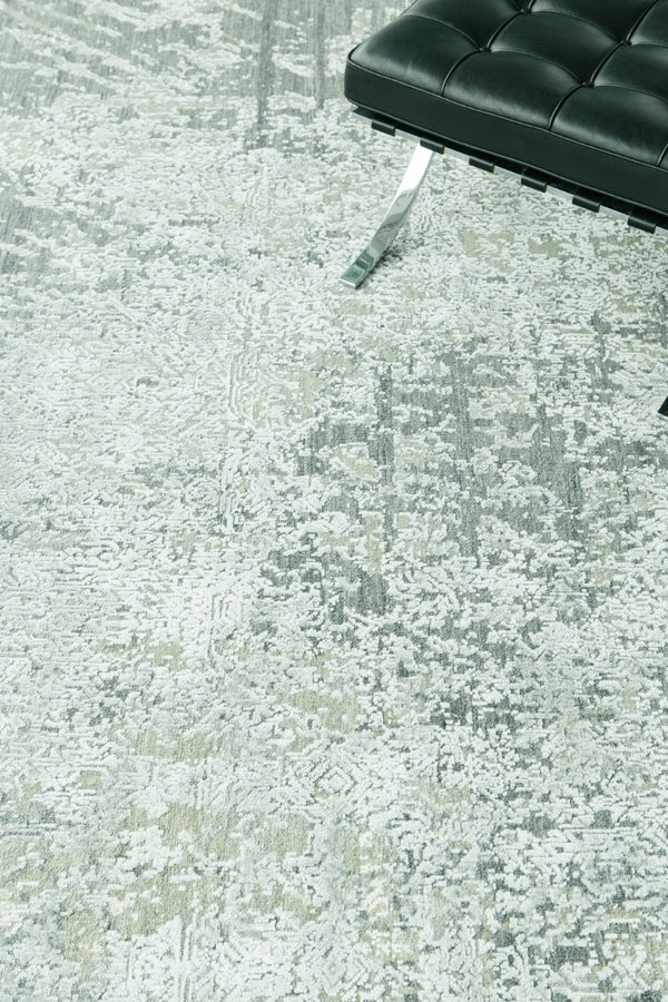 Modern Design Mezzo Collection Wool & Silk Embossed Rug Kalena - pure silk - close-up of weave texture and pile