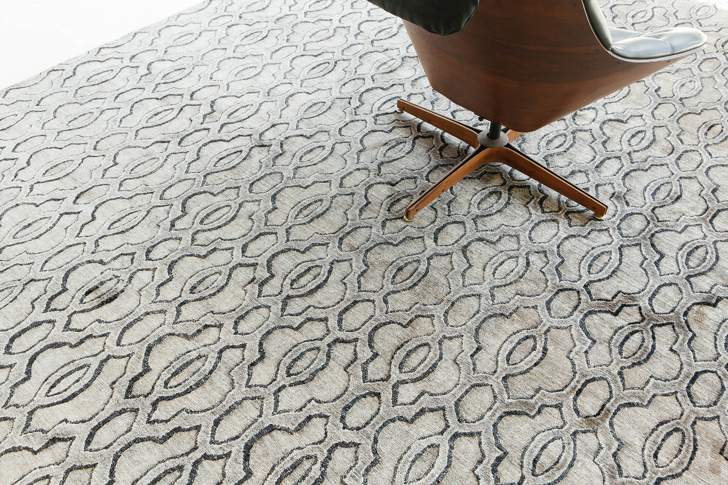 Modern Rug Image 7788 Modern Design Bamboo Silk Rug Petri