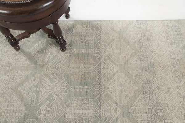 Transitional Design Rug Allure Dixson - styled in room setting [#11]