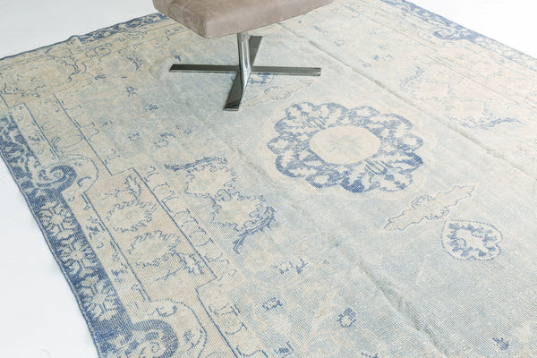 Vintage Turkish Anatolian Distressed Rug - hand-knotted in Turkey - detailed border and fringe