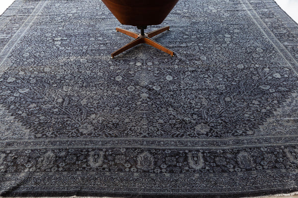 Vintage Turkish Sivas Rug - hand-knotted in Turkey - close-up of weave texture and pile