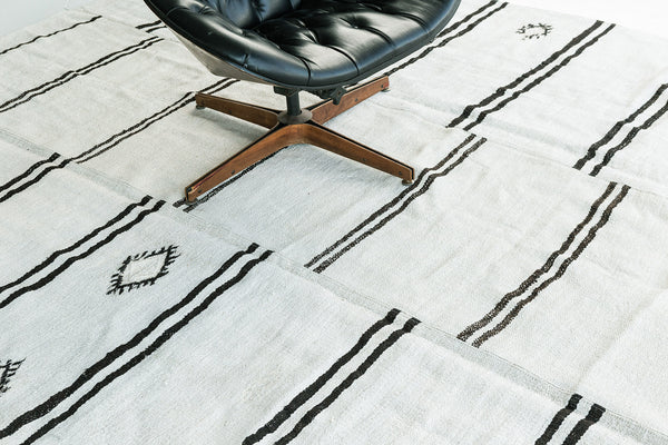 Vintage Turkish Duz Kilim - flat-weave kilim, hand-knotted in Turkey - overhead flat lay view [#3]