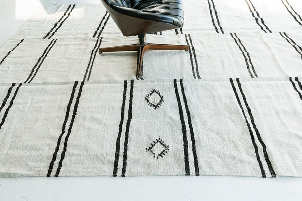 Vintage Turkish Duz Kilim - flat-weave kilim, hand-knotted in Turkey - close-up of weave texture and pile [#3]