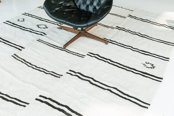 Vintage Turkish Duz Kilim - flat-weave kilim, hand-knotted in Turkey - styled in room setting [#3]
