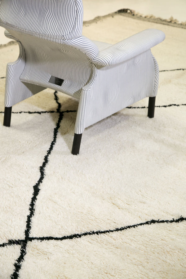 Modern Rug Image 8104 Moroccan Middle Atlas Tribe Berber Rug