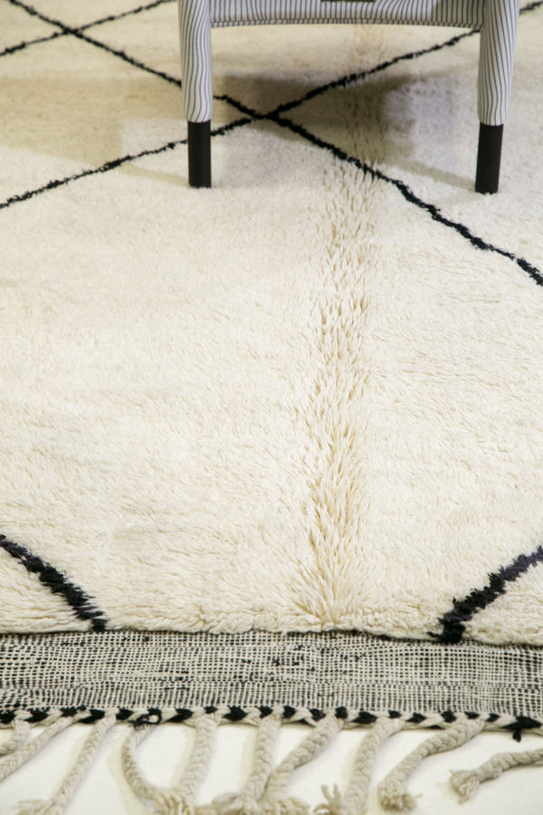 Modern Rug Image 8103 Moroccan Middle Atlas Tribe Berber Rug
