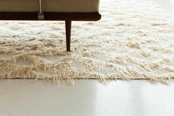 Vintage Turkish Tulu Rug - shaggy pile Tulu, hand-knotted in Turkey - close-up of weave texture and pile [#2]