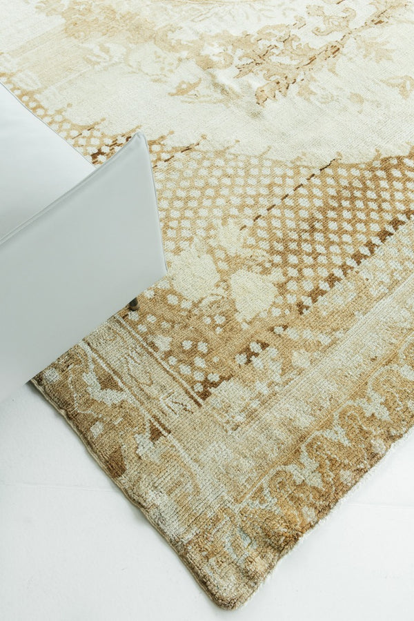 Vintage Turkish Kars Rug - hand-knotted in Turkey - detailed border and fringe [#3]
