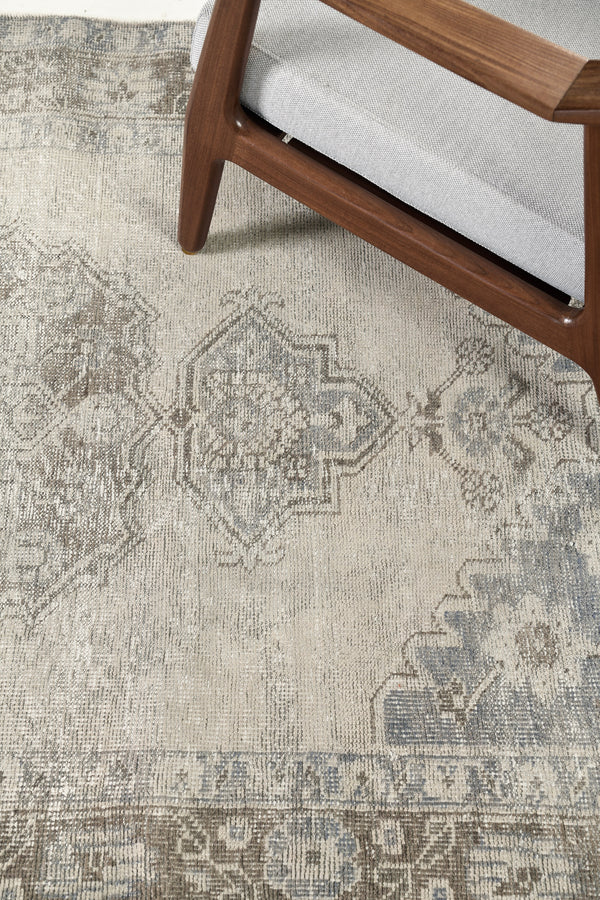Vintage Turkish Anatolian - hand-knotted in Turkey - close-up of weave texture and pile [#16]