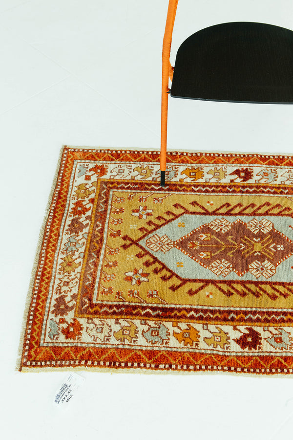 Vintage Turkish Anatolian - hand-knotted in Turkey - close-up of weave texture and pile [#14]