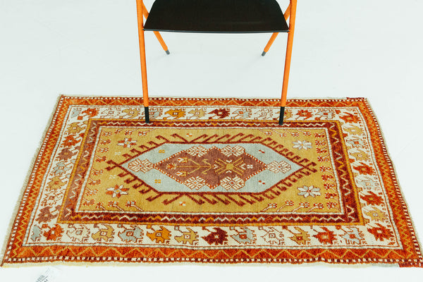 Vintage Turkish Anatolian - hand-knotted in Turkey - detailed border and fringe [#14]