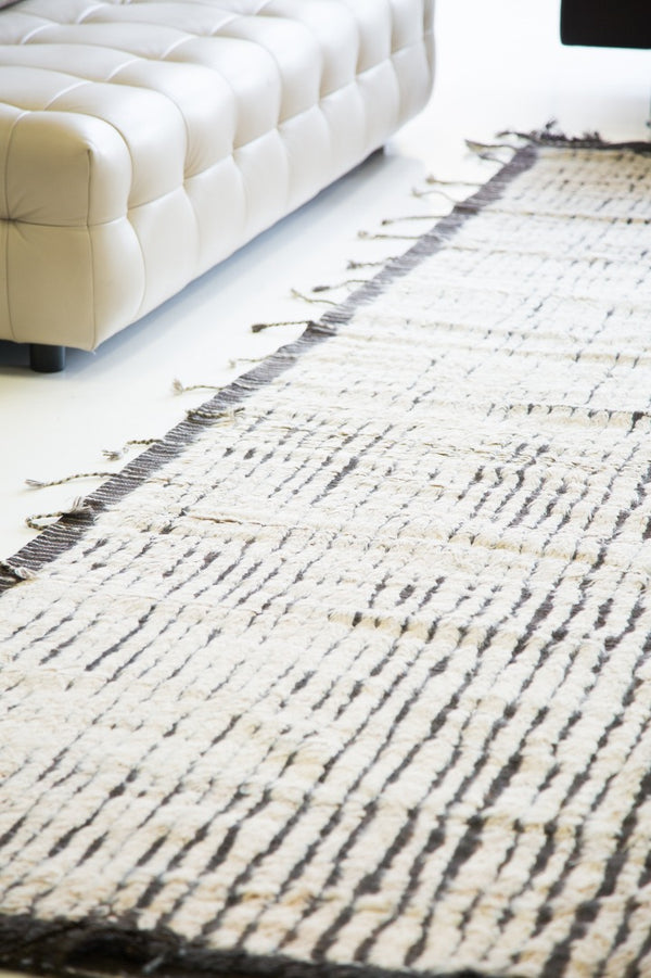 Modern Rug Image 4290 Fohn, Haute Bohemian