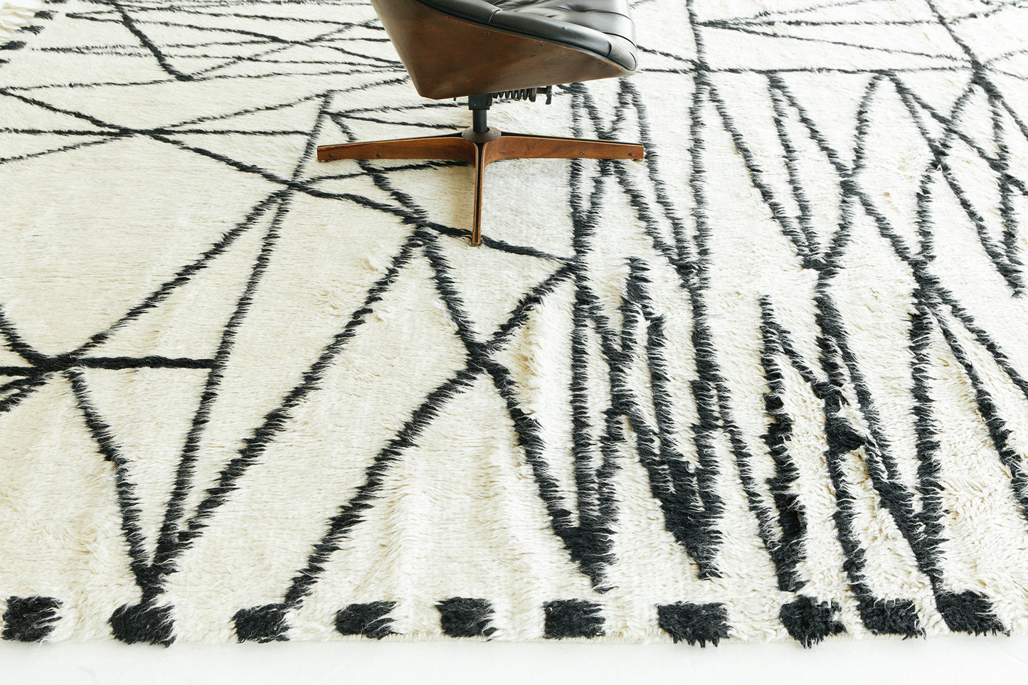 Modern Rug Image 7039 Meridian by Liesel Plambeck