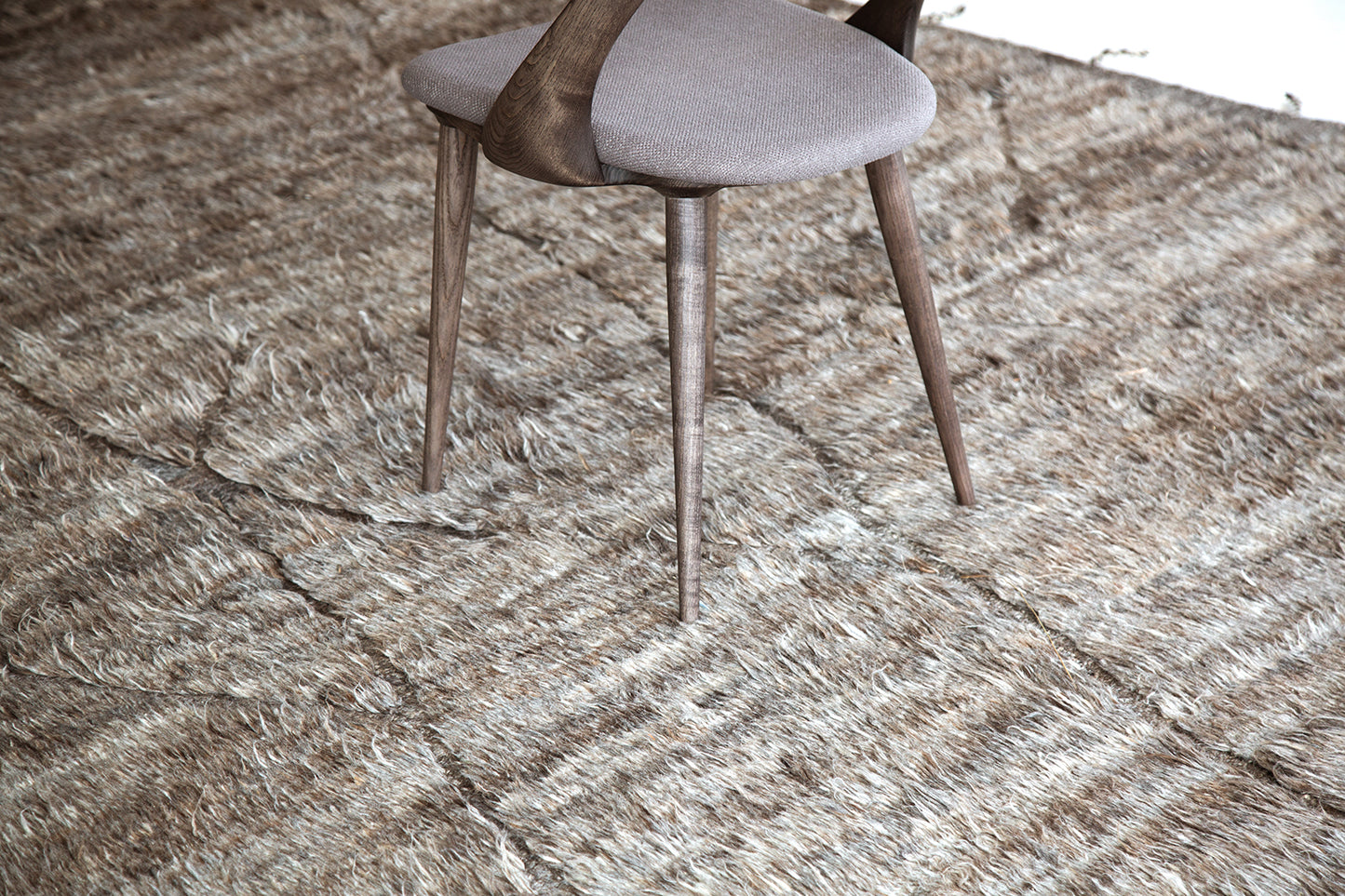 Modern Rug Image 6382 Mago, Atlas Collection