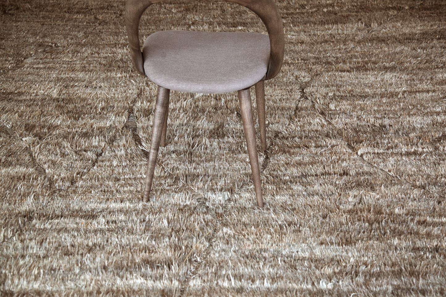 Modern Rug Image 6384 Mago, Atlas Collection