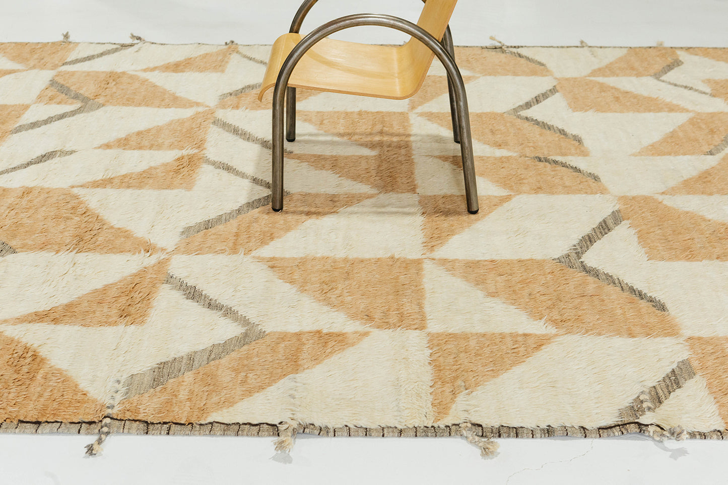 Modern Rug Image 2272 Calcere, Haute Bohemian