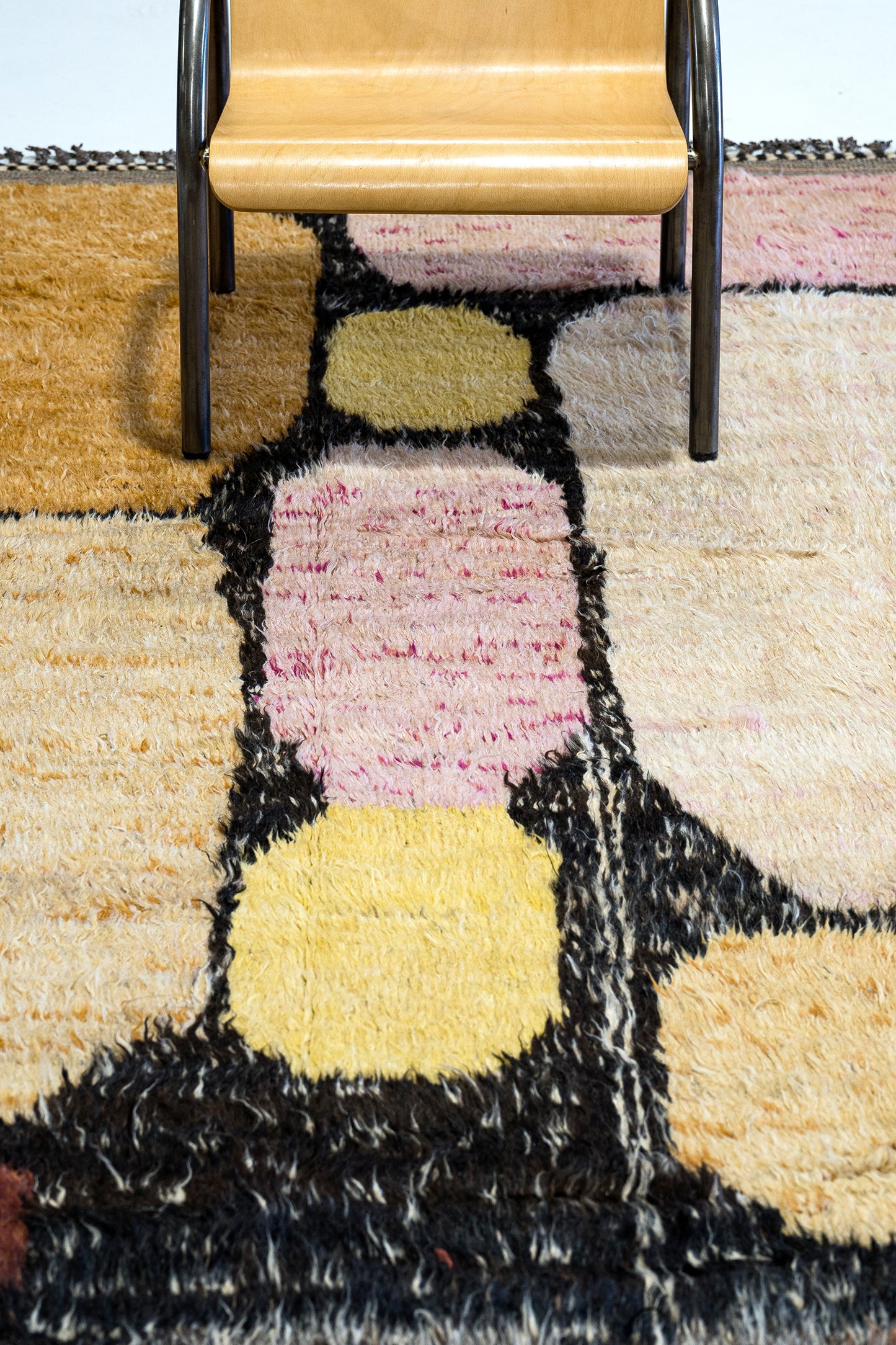 Modern Rug Image 549 Amapola, Atlas Collection