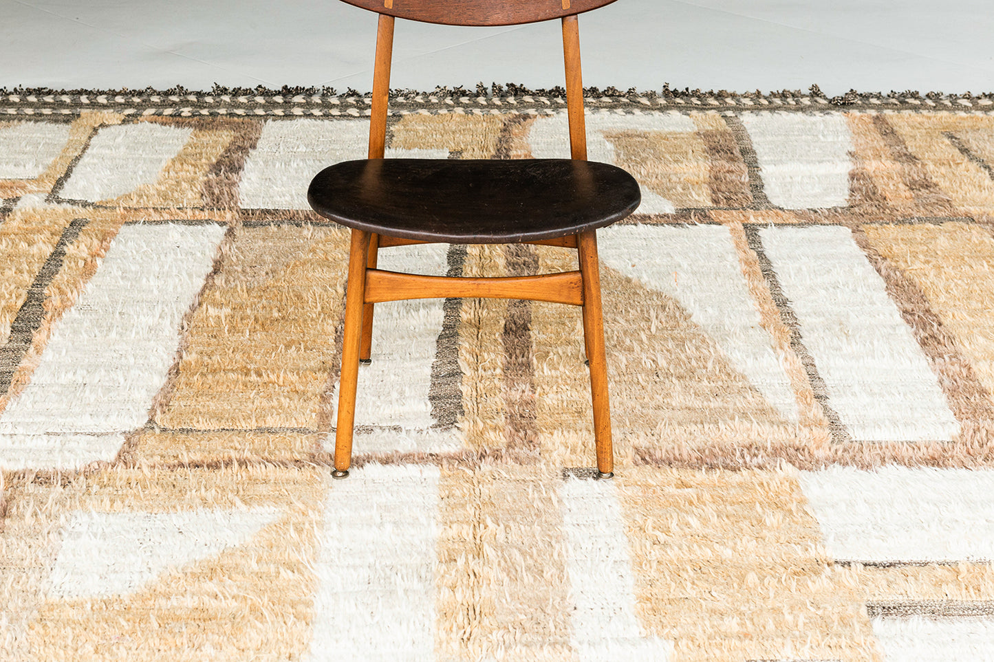 Modern Rug Image 1307 Aziza, Atlas Collection