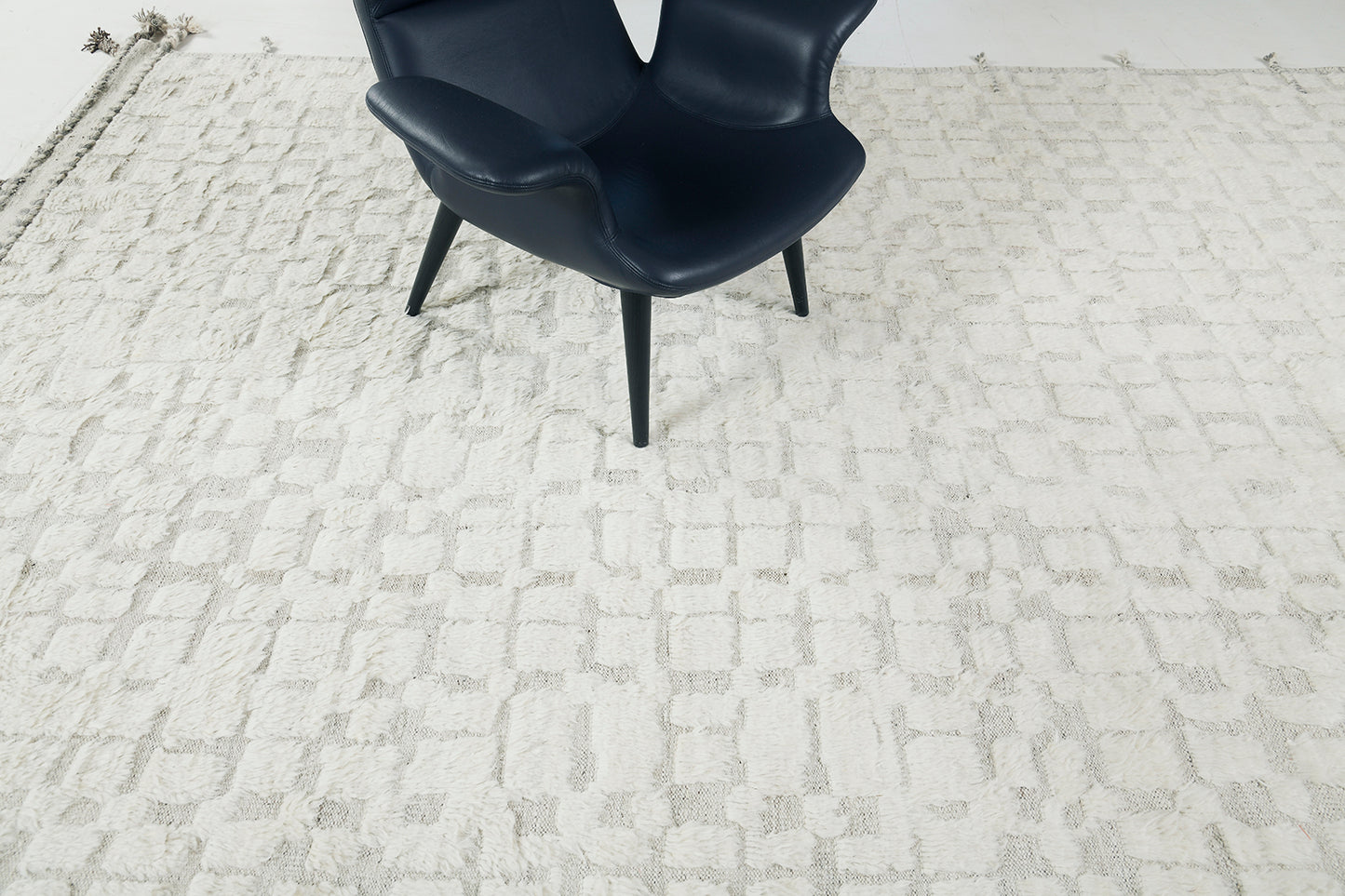 Modern Rug Image 1095 Anzade, Atlas Collection