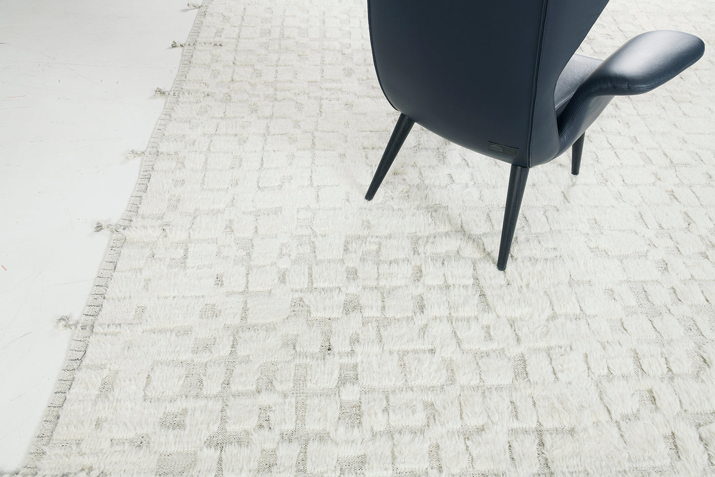 Modern Rug Image 1096 Anzade, Atlas Collection