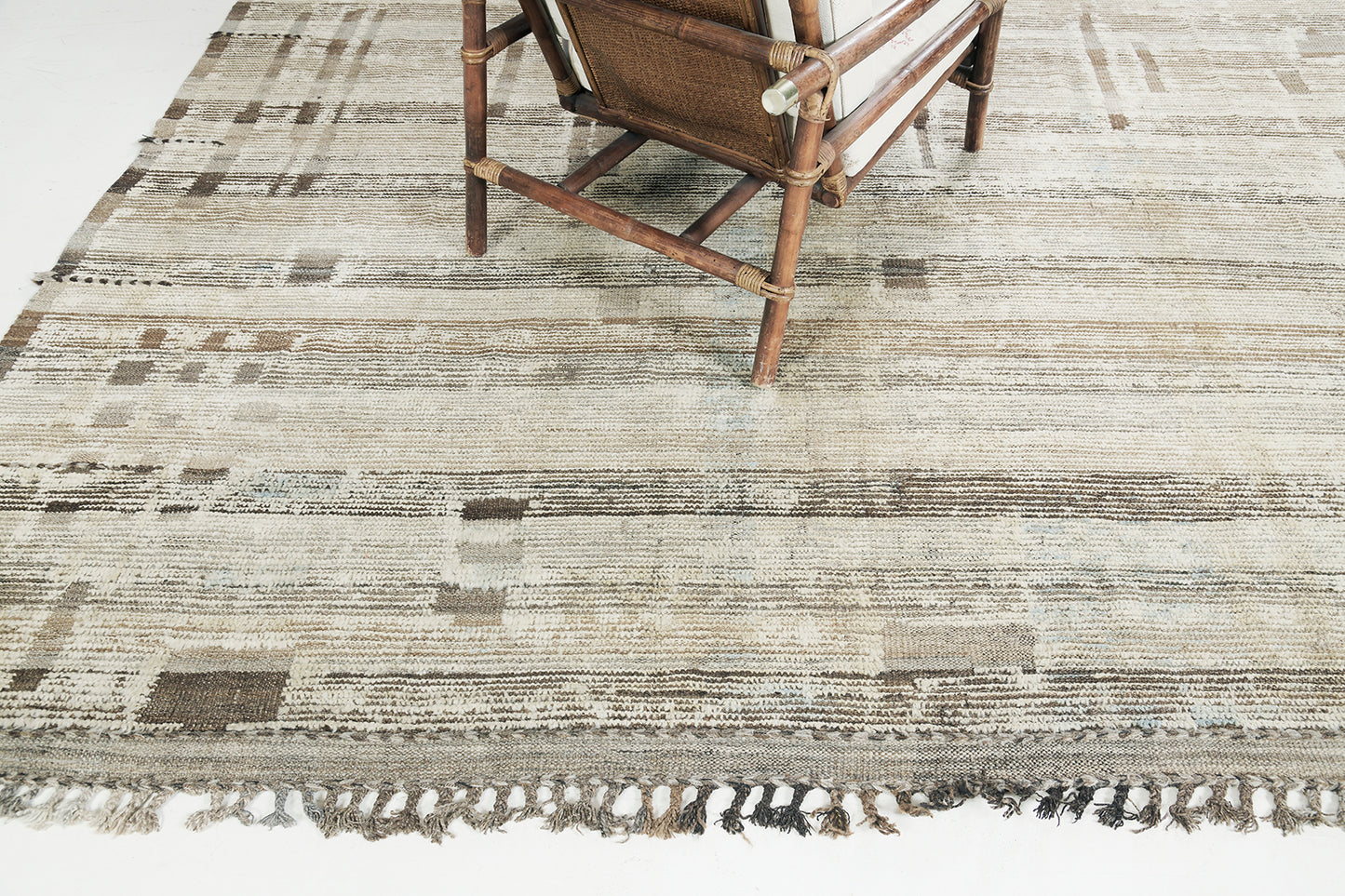 Modern Rug Image 8487 Nakhla, Atlas Collection, Seasons