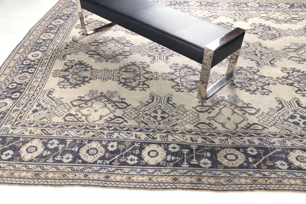 Antique Turkish Oushak Rug - hand-knotted in Turkey - close-up of weave texture and pile [#18]