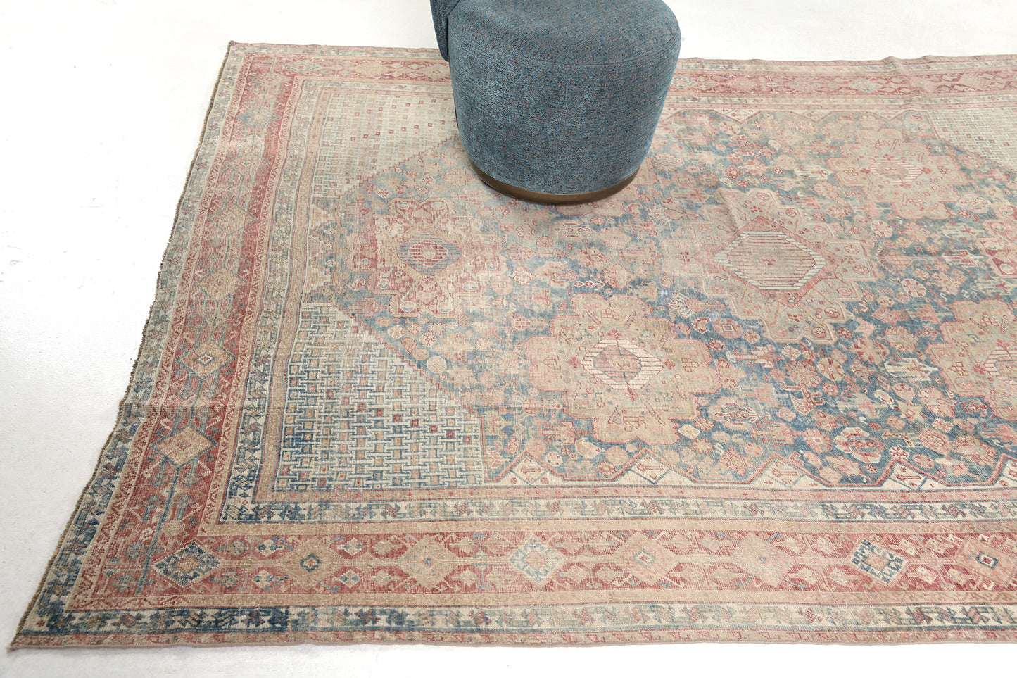 Persian Rug 1977 Antique Persian Shiraz 30185