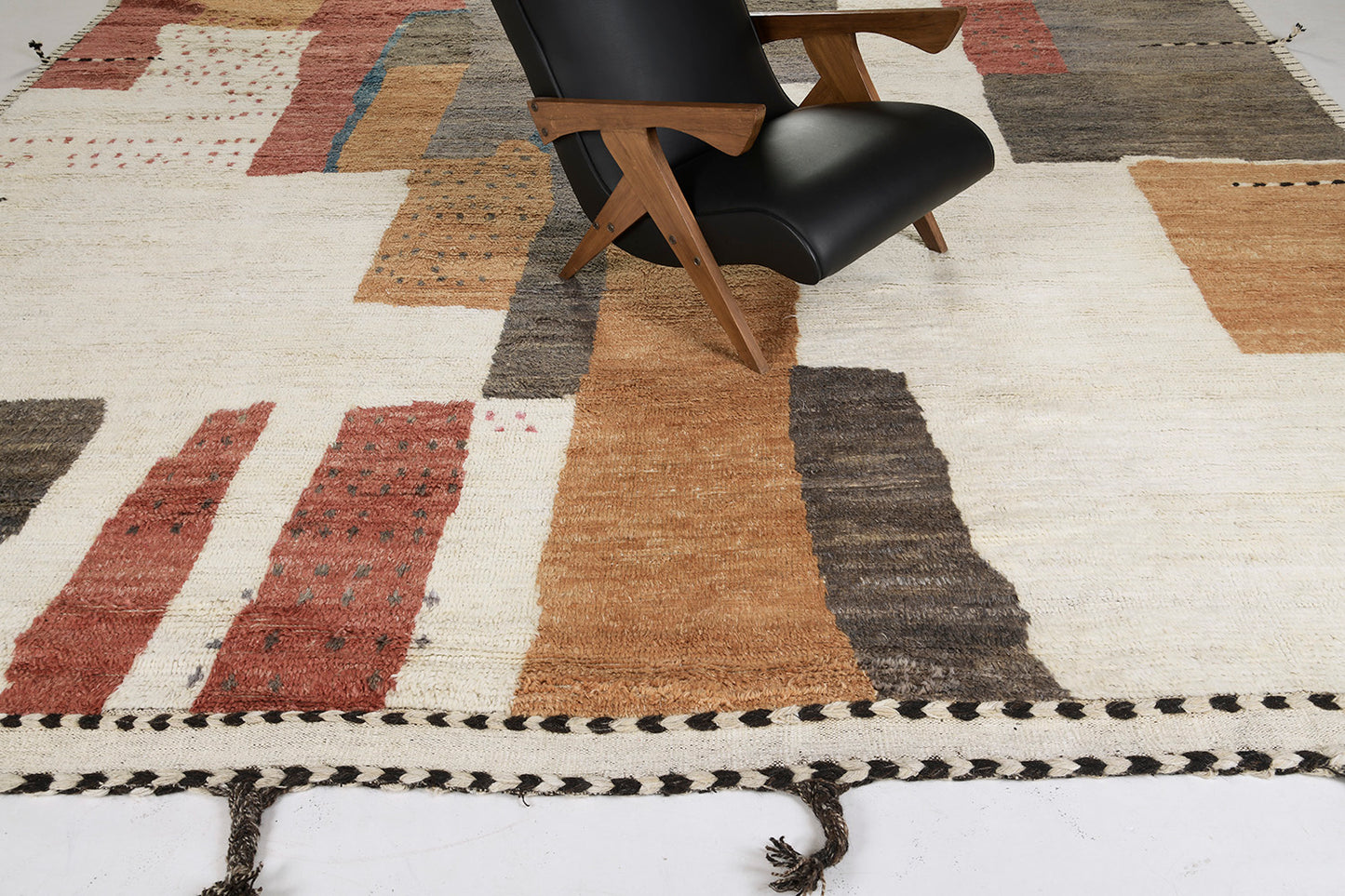 Modern Rug Image 5484 Iriqui, Atlas Collection