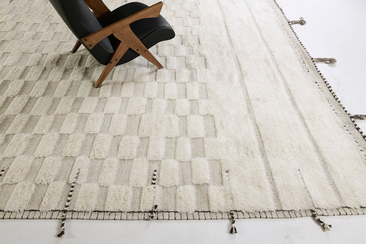 Modern Rug Image 10139 Sirocco, Haute Bohemian