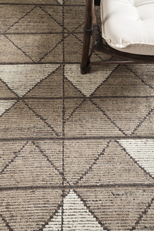 Modern Rug Image 9224 Pinotage, Estancia Collection