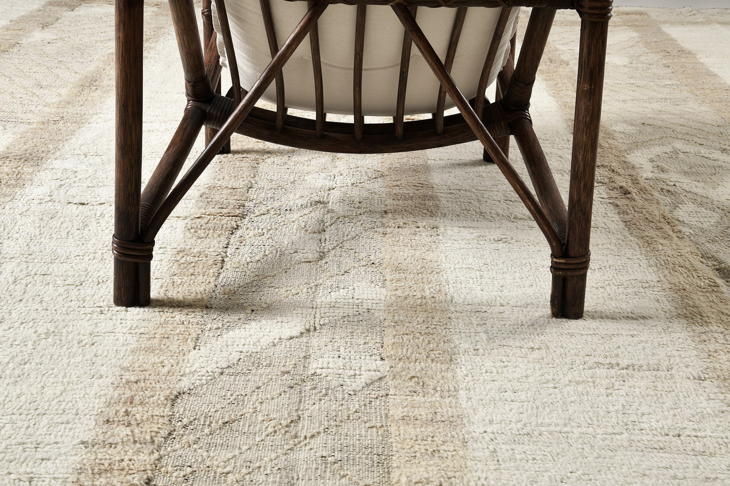 Modern Rug Image 11664 Tenas, Nomad Collection