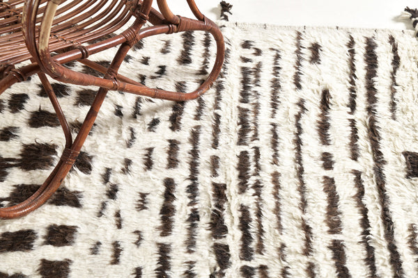 Modern Rug Image 5682 Jugo Runner, Atlas Collection