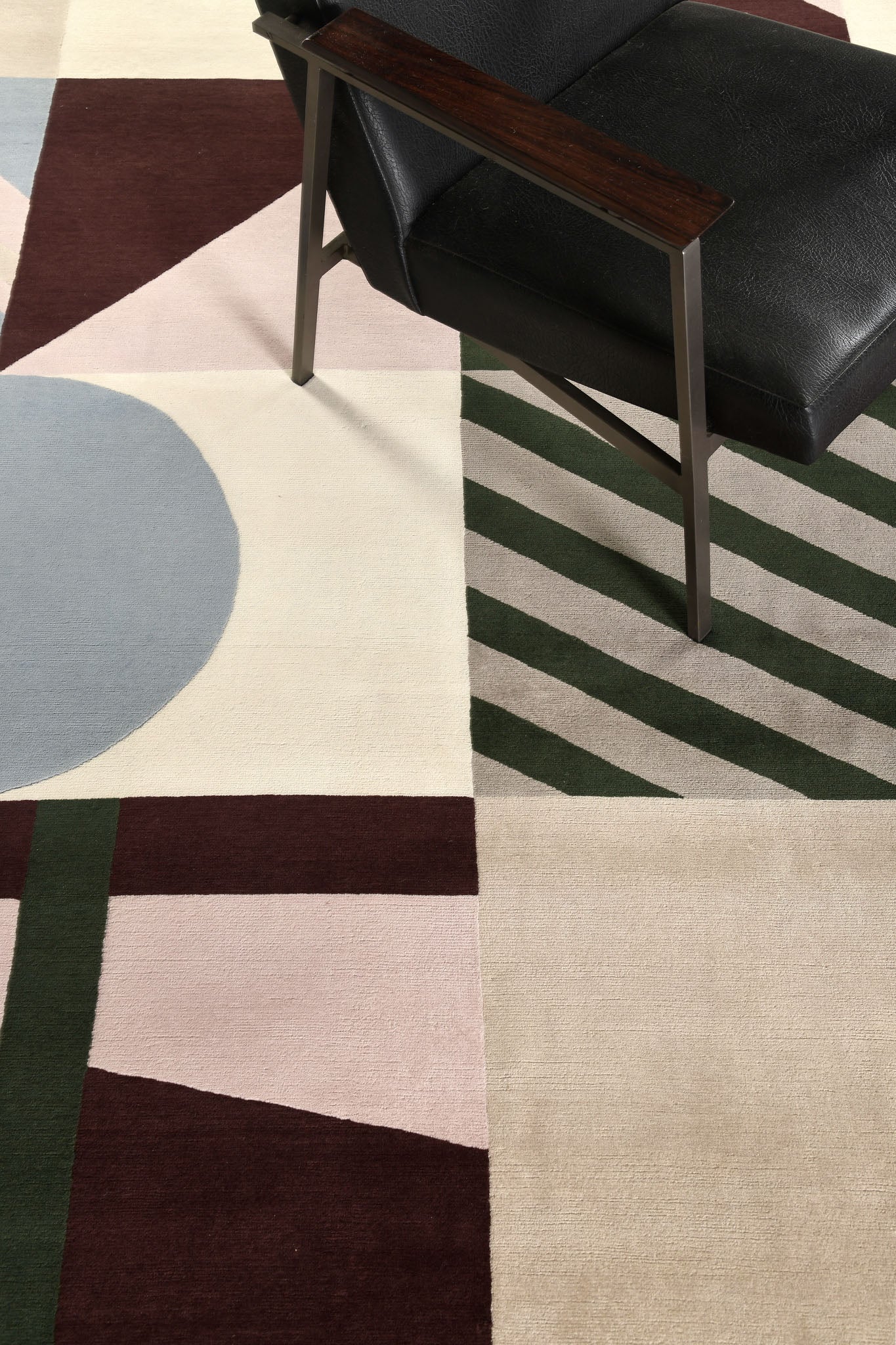 Modern Rug Image 9200 Pazzo, Baci Collection by Citizen Artist