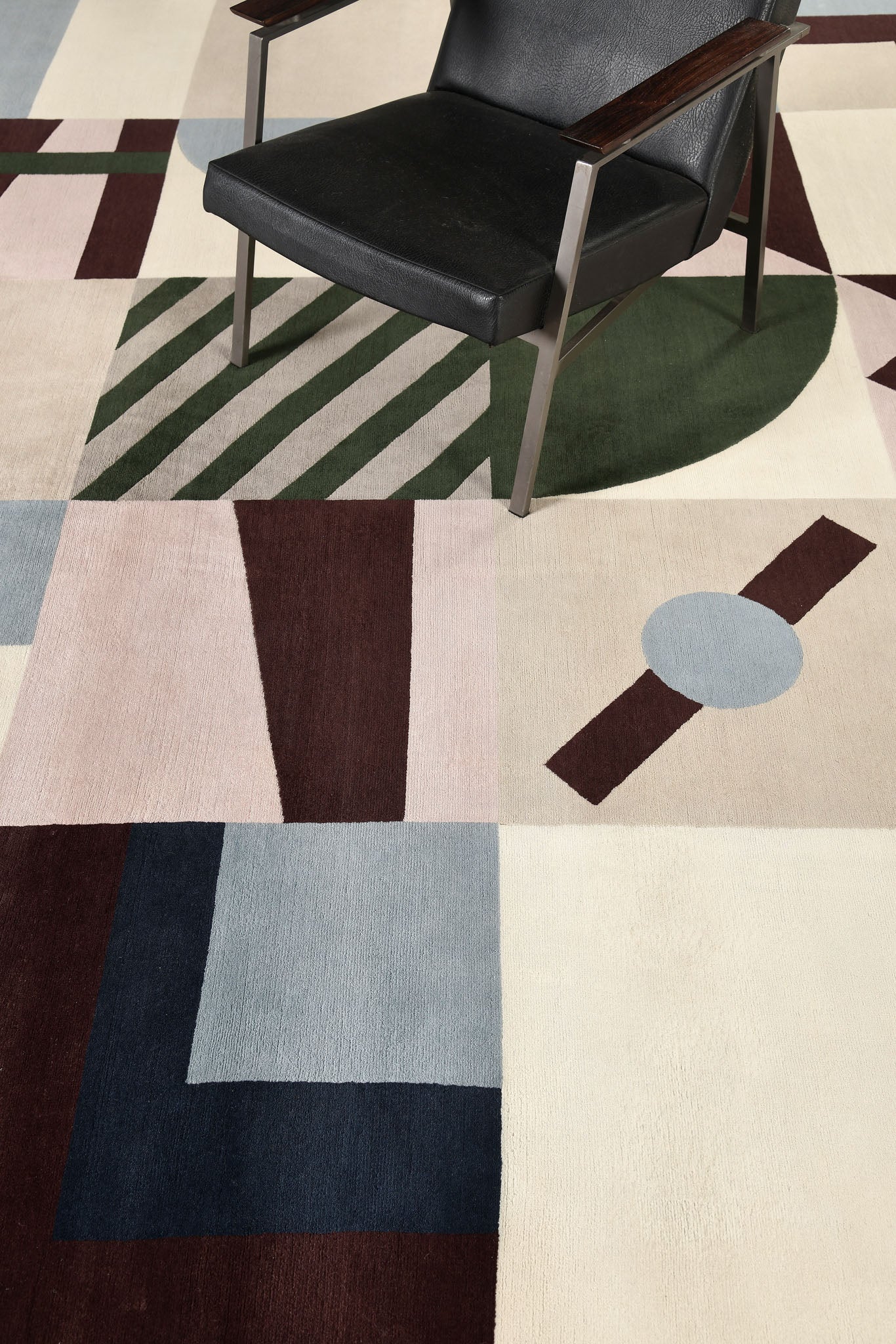 Modern Rug Image 9199 Pazzo, Baci Collection by Citizen Artist