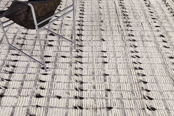 Modern Rug Image 879 Amihan, Sahara Collection