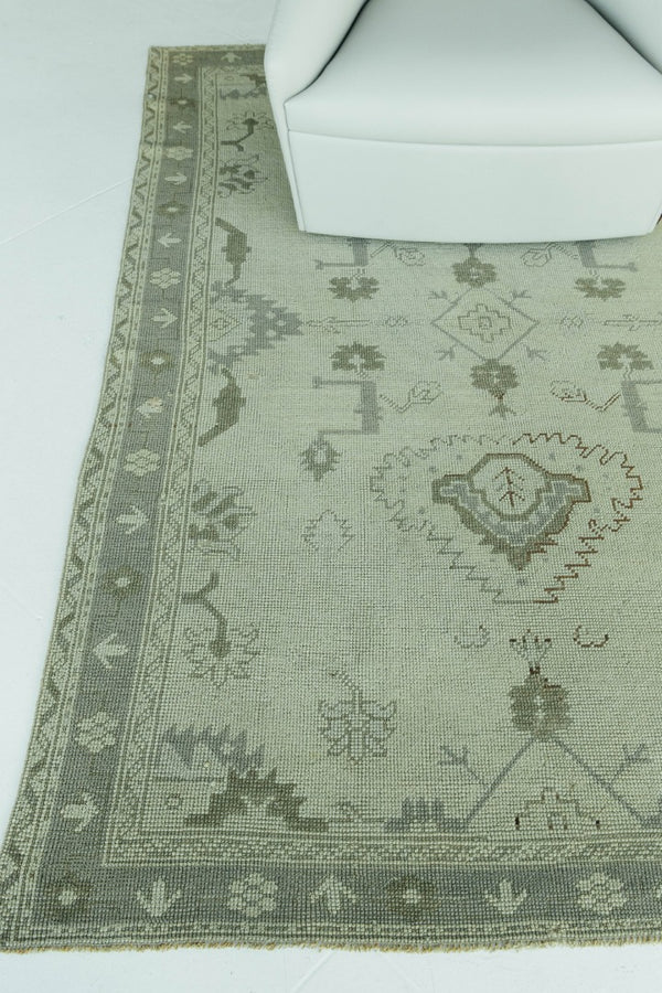 Vintage Turkish Oushak Rug - hand-knotted in Turkey - close-up of weave texture and pile [#3]